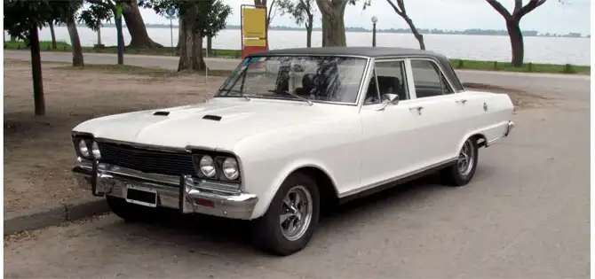 Weißer Oldtimer – beispielhaftes Ankaufsfahrzeug in Wiehl